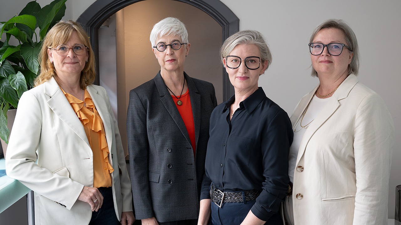 Från vänster: Anna Falck, förhandlingschef Arbetsgivarverket, Anna Steen, ordförande Saco-S, Åsa Erba Stenhammar, förhandlingsledare för OFR/ S, P, O och Helen Thornberg, avtalsansvarig SEKO